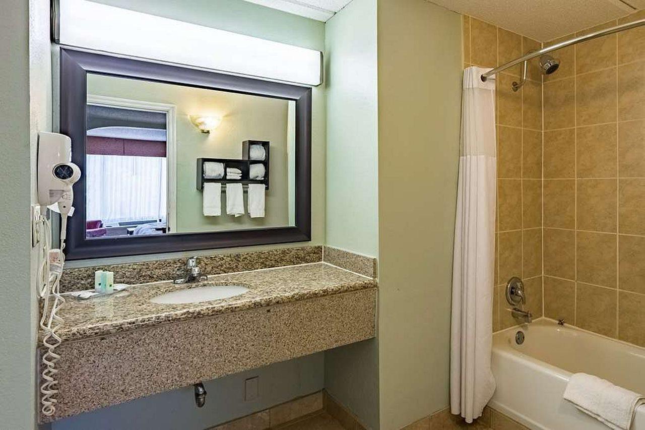 Quality Inn Columbus Near Fort Benning Extérieur photo